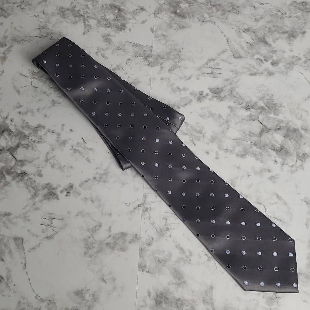 NWT IZOD Men's Gray Polka Dot Tie‎